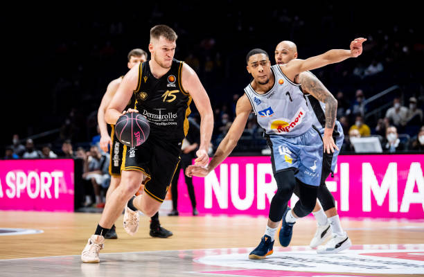 他们利用中 他们利用中