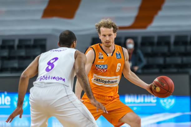 作为新秀中 作为新秀中